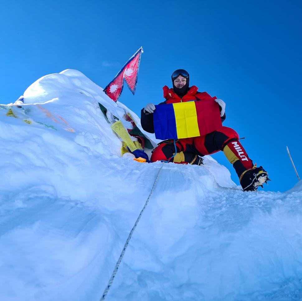 Un alpinist român a murit într-o tabără de pe Everest. Ghidul lui l-a găsit fără suflare, în cort 903437