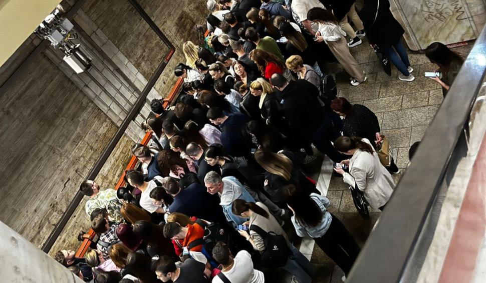 Circulaţie îngreunată la metrou, pe Magistrala 2, Pipera-Tudor Arghezi. Metrorex anunţă că echipele intervin pentru remedierea unor defecțiuni 903252