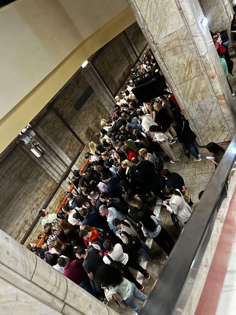 Circulaţie îngreunată la metrou, pe Magistrala 2, Pipera-Tudor Arghezi. Metrorex anunţă că echipele intervin pentru remedierea unor defecțiuni 903253