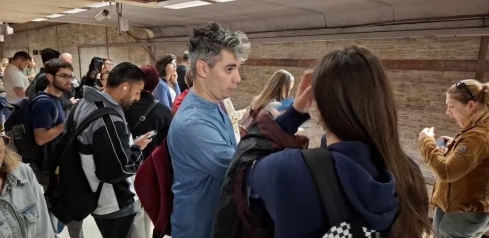 Circulaţie îngreunată la metrou, pe Magistrala 2, Pipera-Tudor Arghezi. Metrorex anunţă că echipele intervin pentru remedierea unor defecțiuni 903257