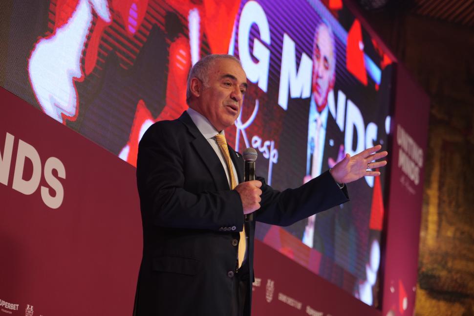 Unul dintre cei mai valoroși șahiști români a primit wildcard pentru etapa de la București a circuitului mondial Grand Chess Tour 2024 903647