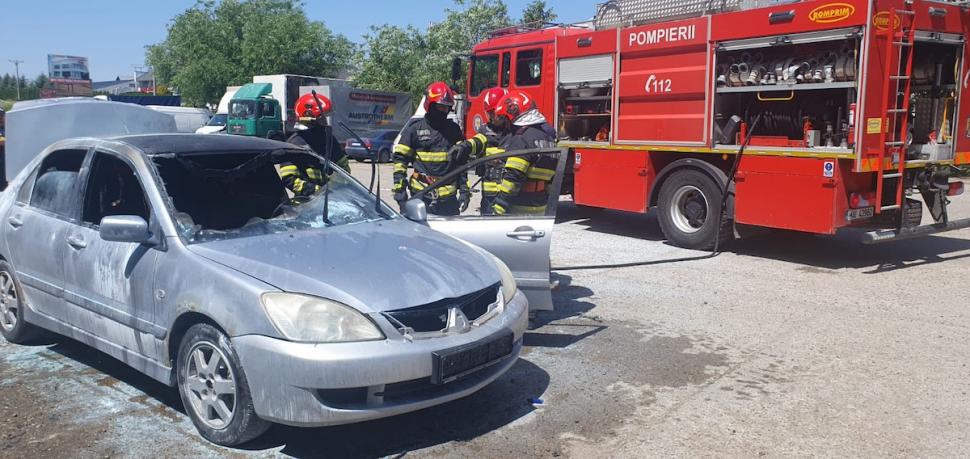 Explozie într-o parcare din Suceava! Un bărbat a murit carbonizat în propria mașină 903567