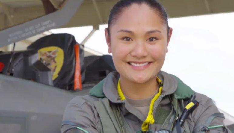 "Nu știe că sunt femeie!" | "Sirena", femeia pilot care zboară cu cel mai puternic avion de luptă din lume 903516