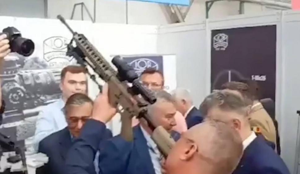 Imaginile zilei: Nicolae Ciucă și Marcel Ciolacu cu arma în mână 903571