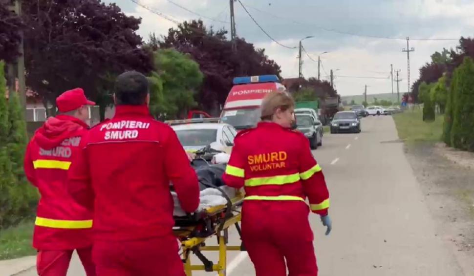 Şase pompieri răniţi, după ce autospeciala s-a răsturnat în urma unui accident cu o maşină, în Timiş 904110