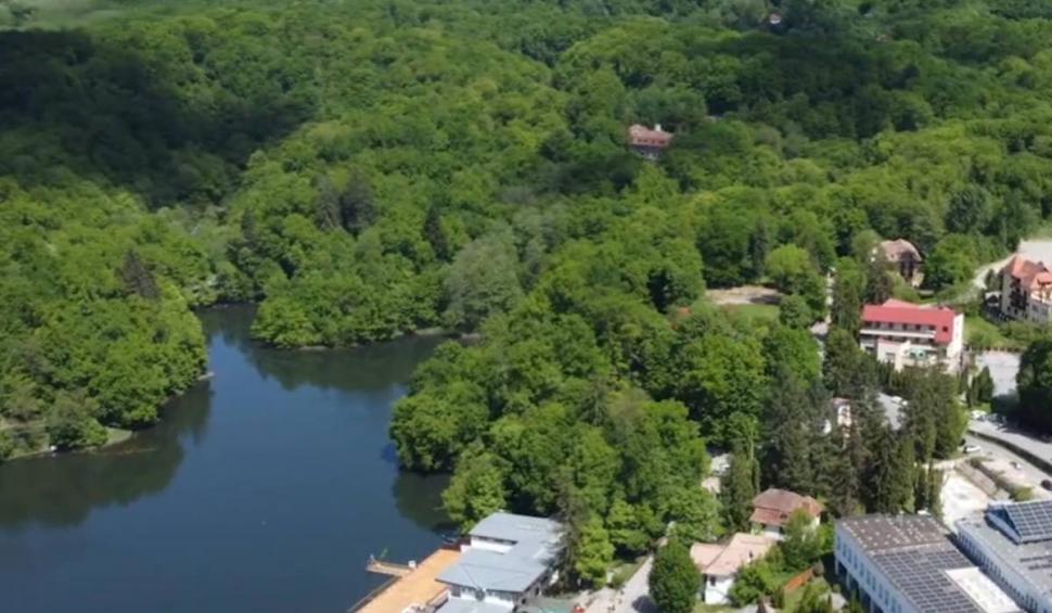 Stațiunea din România unde s-a dat startul la băi. Cât costă biletul pentru o zi 904604