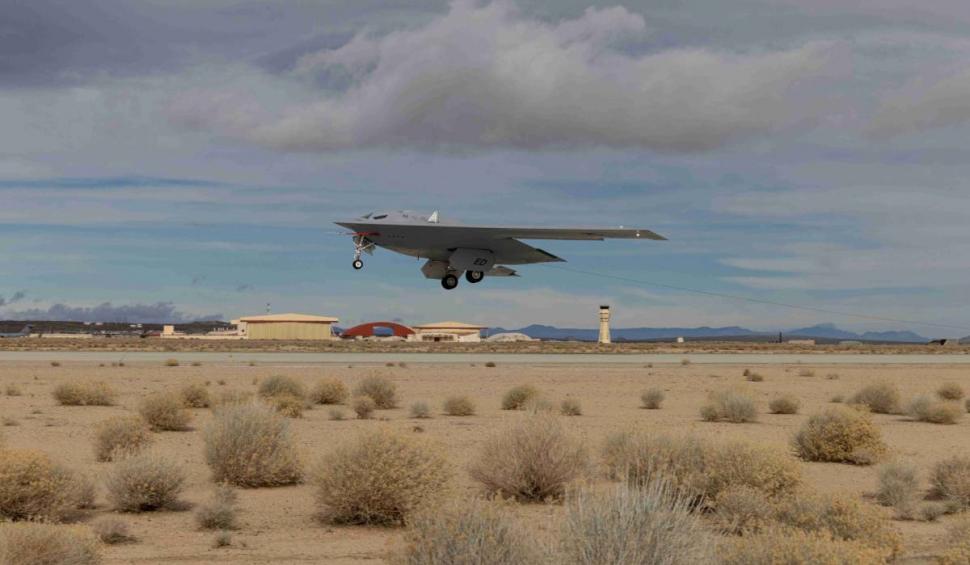 Imagini cu B-21 Raider, noul bombardier invizibil al Americii 904214
