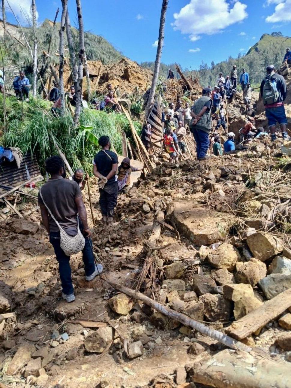 Alunecare de teren în Papua Noua Guinee. Cel puțin 2.000 de oameni au fost îngropați de vii 904290