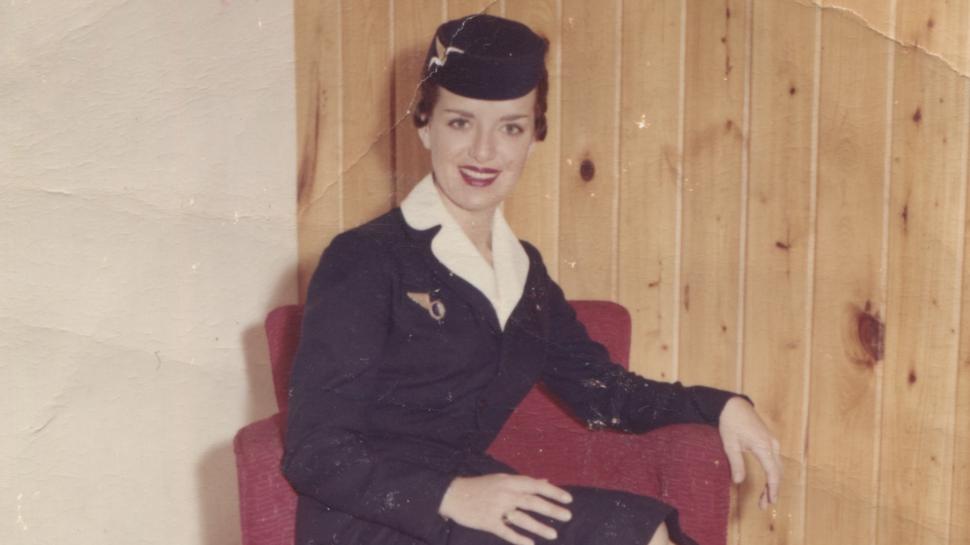A murit cea mai vârstnică stewardesă din lume. Mulţi oameni nu trăiesc câți ani a fost ea însoţitoare de bord 904488