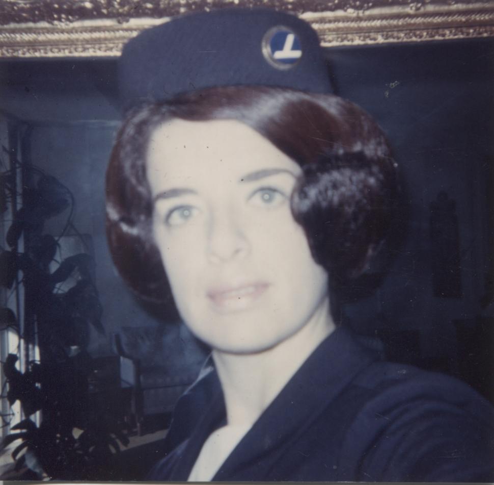 A murit cea mai vârstnică stewardesă din lume. Mulţi oameni nu trăiesc câți ani a fost ea însoţitoare de bord 904491