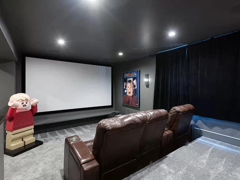 Celebra casă din "Singur Acasă” a fost scoasă la vânzare. Suma uriaşă cerută de proprietar 904637