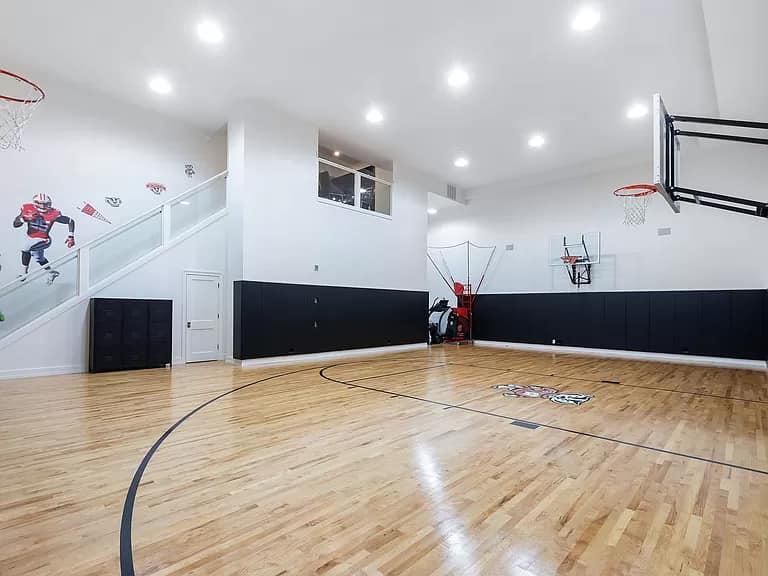 Celebra casă din "Singur Acasă” a fost scoasă la vânzare. Suma uriaşă cerută de proprietar 904638