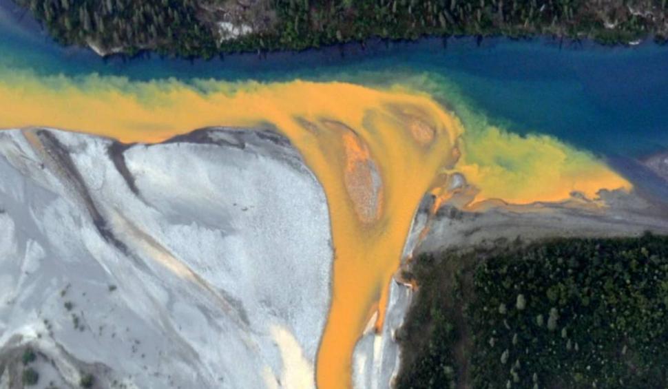 Fenomen grav în Alaska. Râurile au început să capete alte culori și pun sănătatea oamenilor în pericol 904788