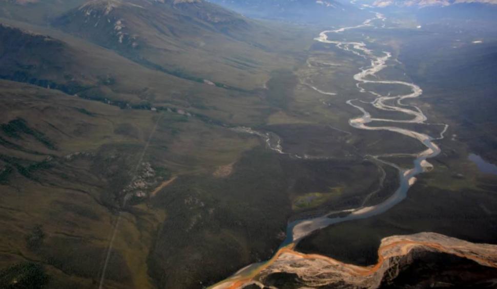 Fenomen grav în Alaska. Râurile au început să capete alte culori și pun sănătatea oamenilor în pericol 904789