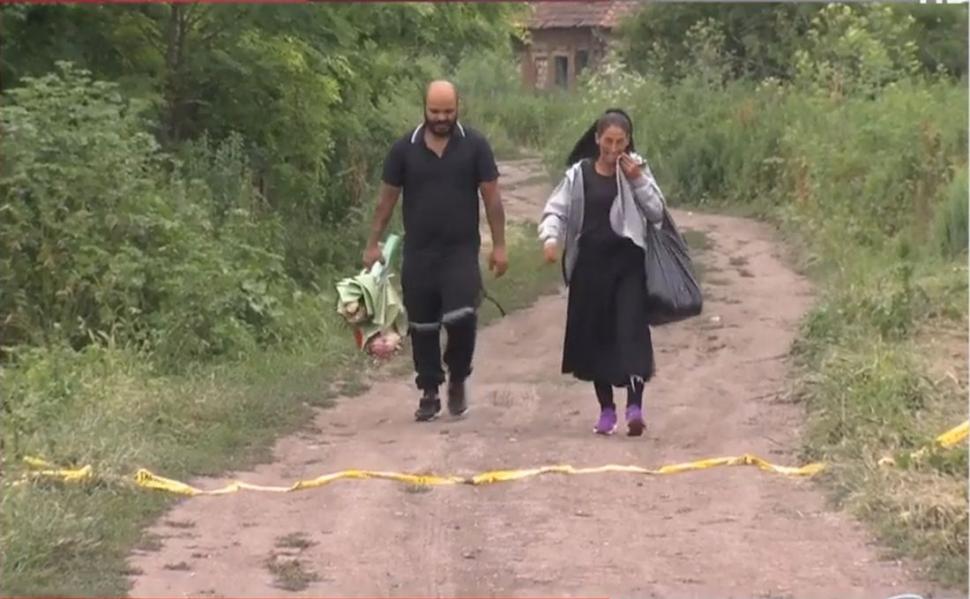 "Verişorul de 15 ani nu a acţionat singur, cred că a avut complice un adult". Mama Raisei, fetiţa de 2 ani găsită moartă în Dolj, primele declaraţii după întoarcerea în România 904719