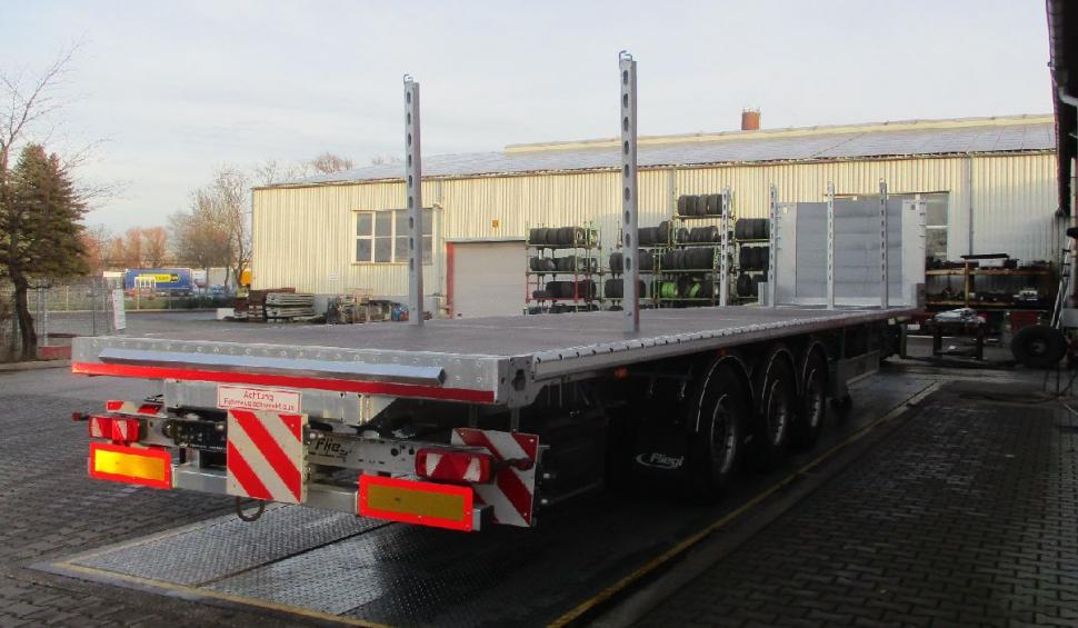 Evo Trailers: competitor în piaţa vânzărilor de remorci şi semiremorci pentru transportul de mărfuri 904986