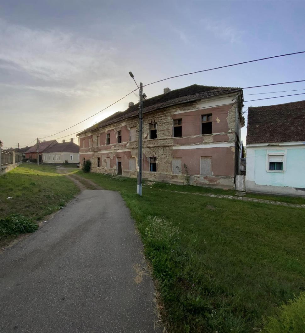 Rămăşiţe umane găsite în planşeul unei foste şcoli din Bistrița-Năsăud. Poliţia face anchetă 905091