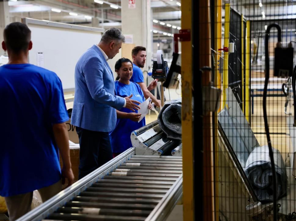 Marcel Ciolacu, în vizită la fabrica de mobilă Aramis: ”Cel mai mare producător și exportator de mobilă din Maramureș” 905070