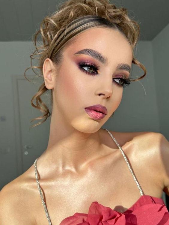 Povestea româncei care a câștigat trei titluri de Miss în doar două săptămâni. Maria Vărzaru e "Regina Europei" 905114