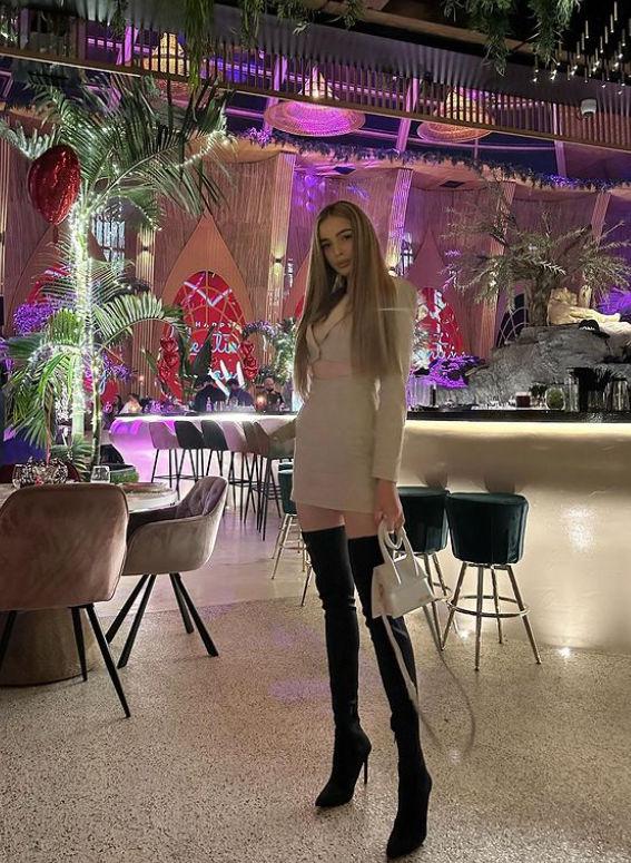 Povestea româncei care a câștigat trei titluri de Miss în doar două săptămâni. Maria Vărzaru e "Regina Europei" 905115