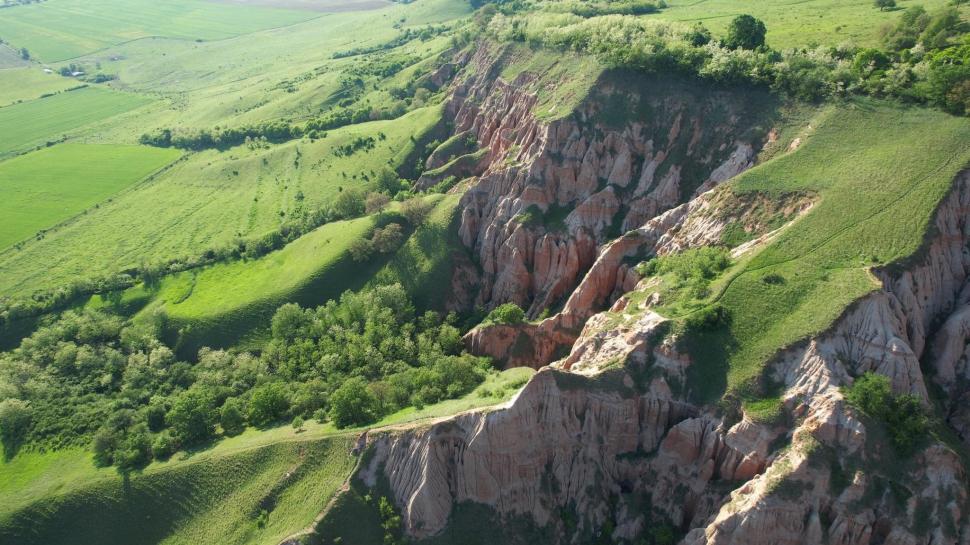 Locul spectaculos din ţara noastră, care arată ca în America. E micul canion al României 905148