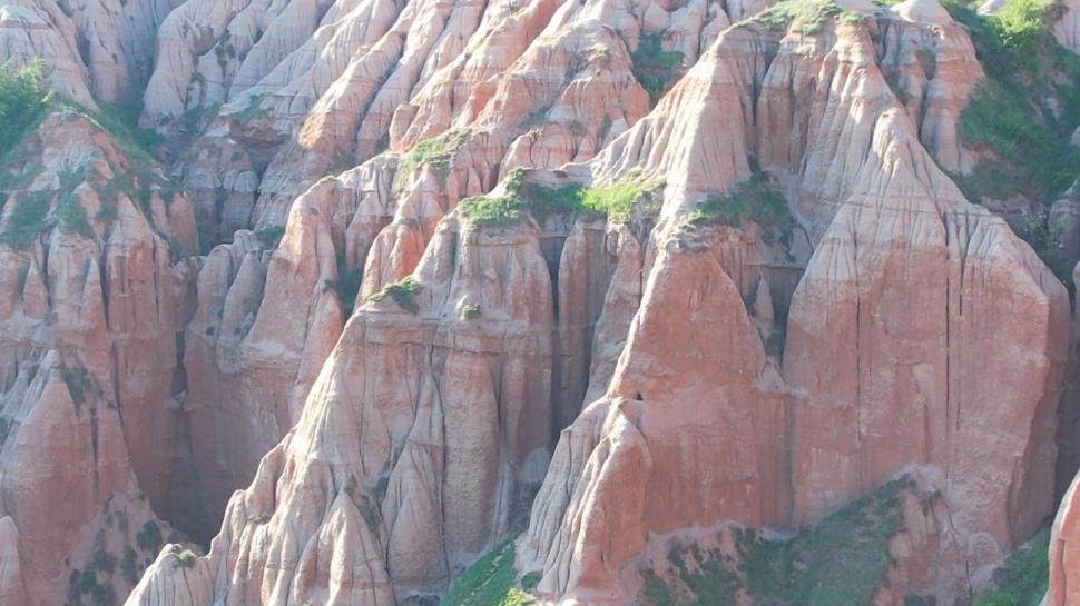 Locul spectaculos din ţara noastră, care arată ca în America. E micul canion al României 905155