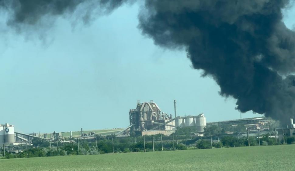 Incendiu violent la un depozit de anvelope din Medgidia. A fost emis mesaj RO-Alert 905517