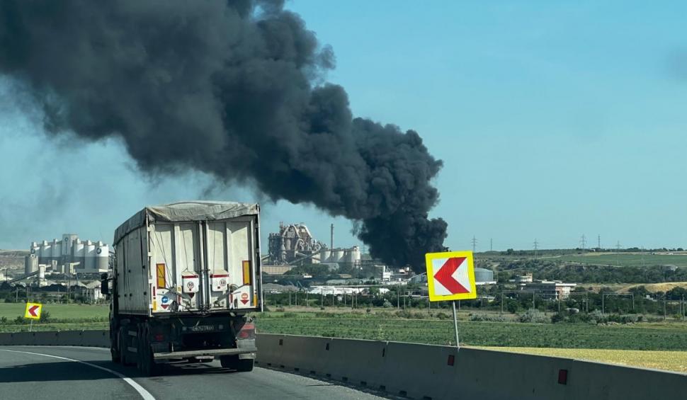 Incendiu violent la un depozit de anvelope din Medgidia. A fost emis mesaj RO-Alert 905518