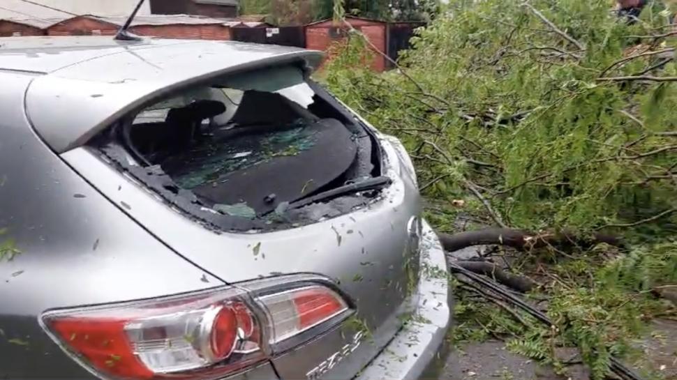 Ploile torențiale și furtunile au făcut prăpăd în mai multe zone din țară. Inundaţii puternice în vestul şi în centrul ţării 905536