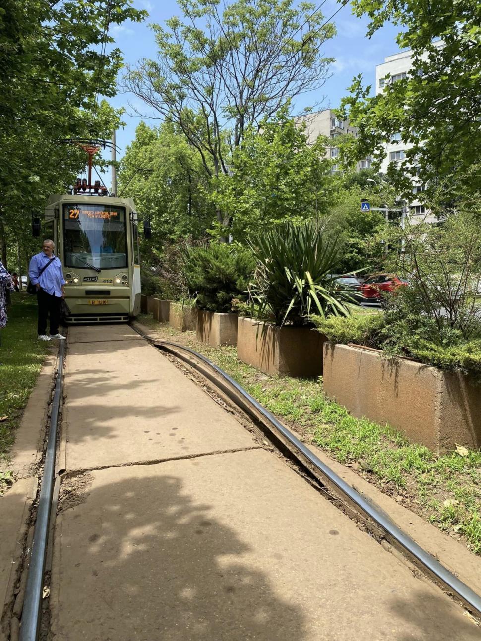 Șine de tramvai, dilatate de la căldură, în București: Patru linii importante au fost complet blocate 905492