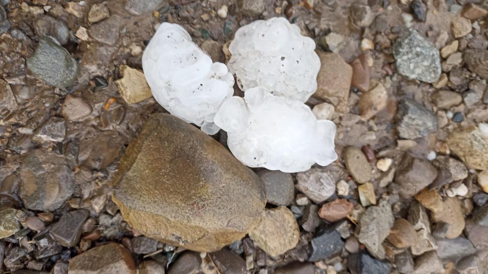 Cod roşu de vijelie şi grindină de mari dimensiuni. Ce zone sunt afectate 905816