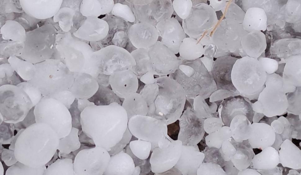 Cod roşu de vijelie şi grindină de mari dimensiuni. Ce zone sunt afectate 905820