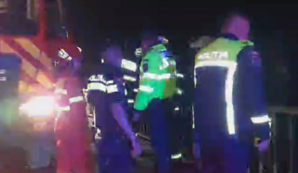 Un TIR a căzut în Dunăre, după care a explodat, în zona viaductului Bahna din Mehedinţi. Şoferul a fost găsit mort, după ore în șir de căutări 905604