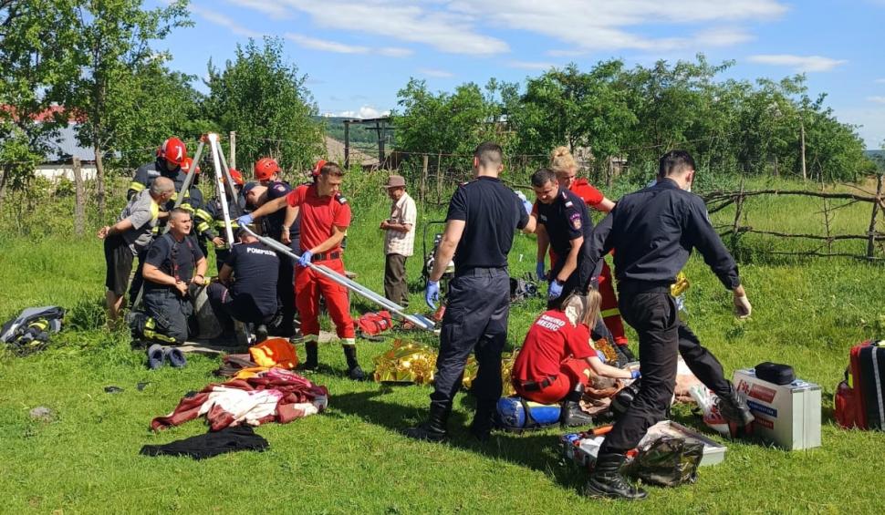 O femeie și un bărbat au căzut într-o fântână adâncă de 10 metri, în Iași 905929