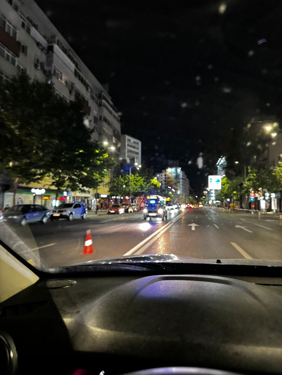 Un șofer de ambulanță băut a provocat un accident grav, pe un bulevard din București 905976