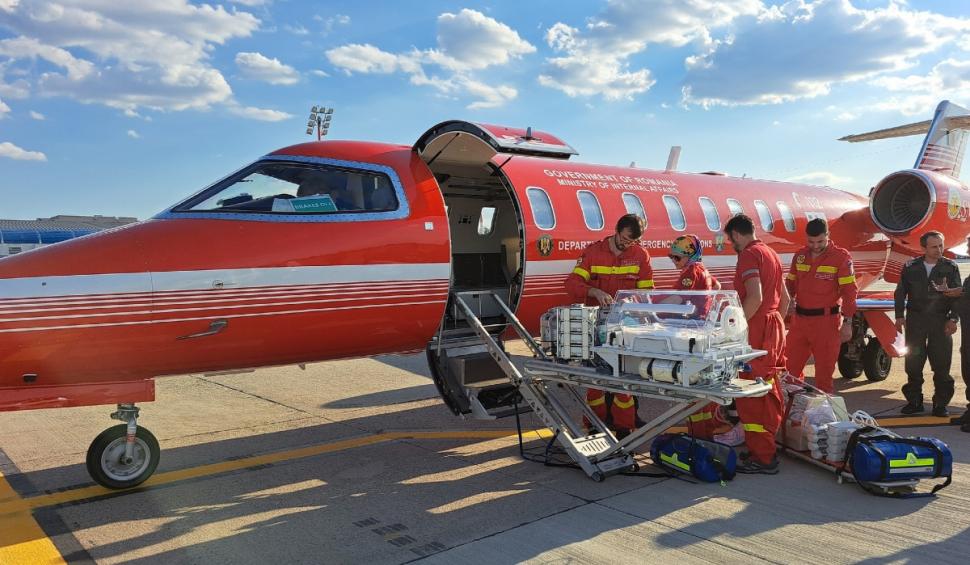 Un bebeluș de doar două zile, în stare critică, a fost transferat de urgență cu elicopter SMURD de la Galați la București, apoi cu avionul la Cluj 906347