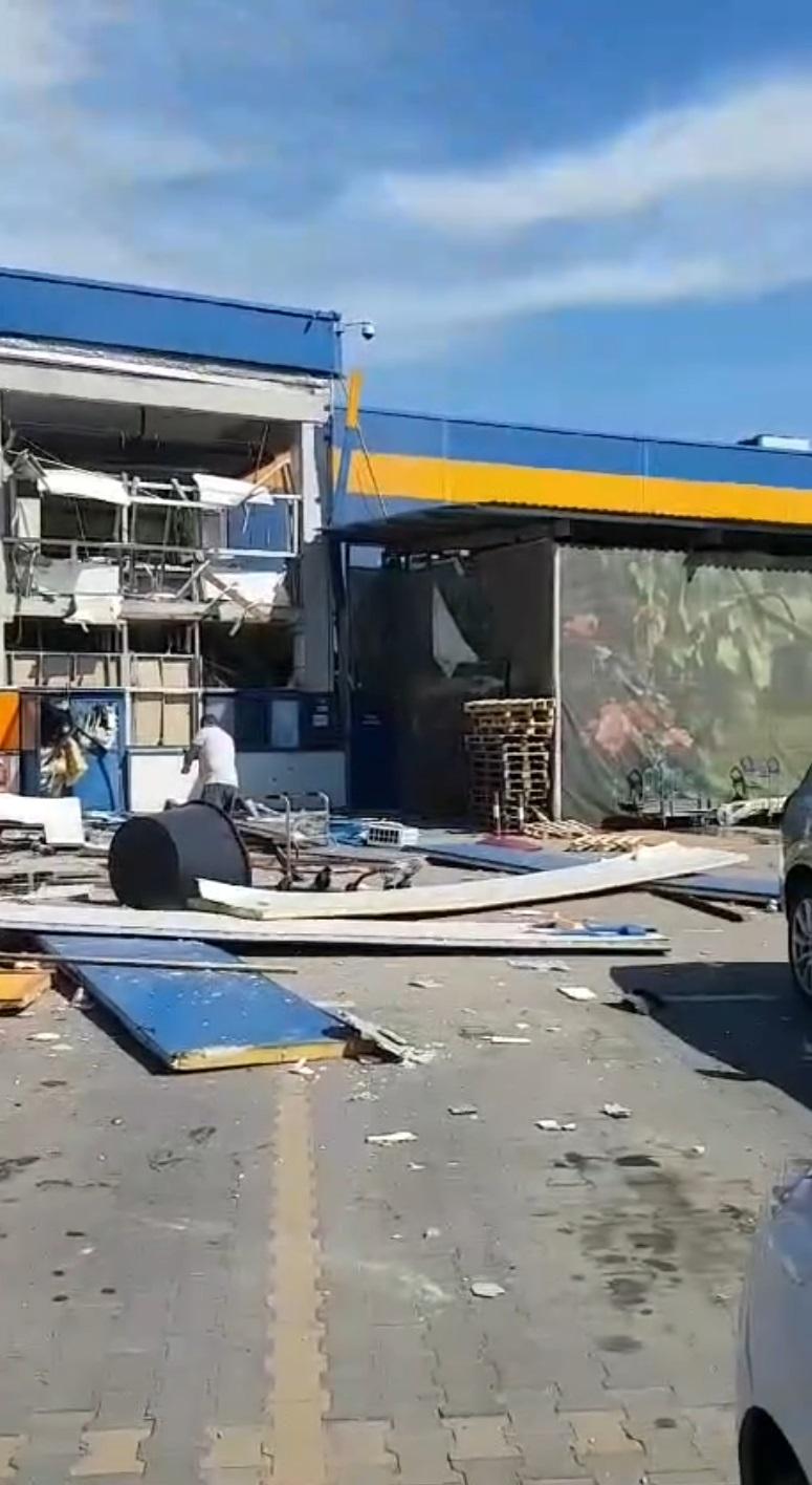 Explozie puternică la Dedeman Botoșani. Sunt cel puțin 13 victime cu arsuri, dintre care una în stare gravă 906186