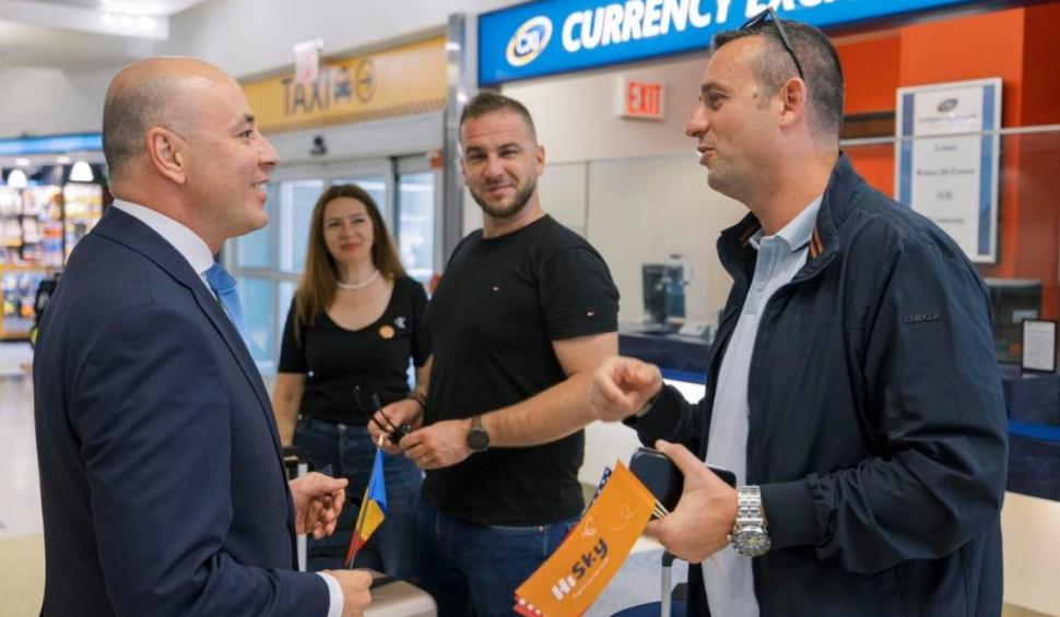 Ambasadorul României în SUA i-a întâmpinat pe pasagerii primului zbor direct către Statele Unite 906446