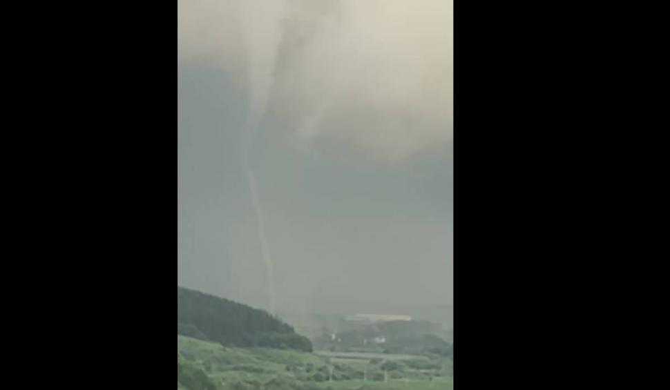 Imagini cu o tornadă care s-a format pe un lac de pescuit din Cluj 907087