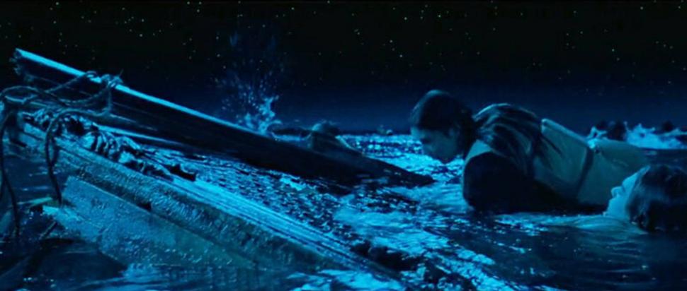 Celebra ușă de lemn care a salvat-o pe Rose, dar nu și pe Jack, din Titanic, a fost vândută la licitație pentru o sumă uriașă 907054