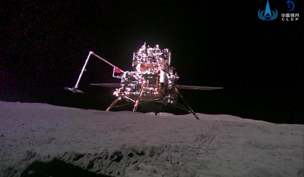 Cum arată faţa nevăzută a Lunii. Imaginea a fost surprinsă de un robot miniatural mobil al chinezilor 907236