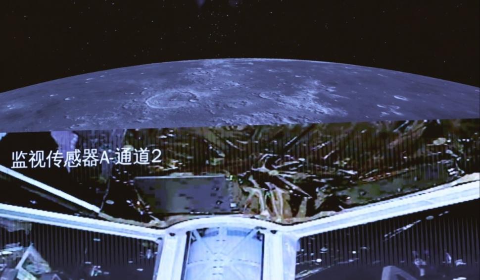 Cum arată faţa nevăzută a Lunii. Imaginea a fost surprinsă de un robot miniatural mobil al chinezilor 907238