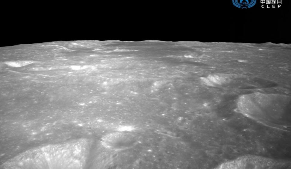 Cum arată faţa nevăzută a Lunii. Imaginea a fost surprinsă de un robot miniatural mobil al chinezilor 907239