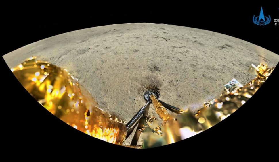 Cum arată faţa nevăzută a Lunii. Imaginea a fost surprinsă de un robot miniatural mobil al chinezilor 907240