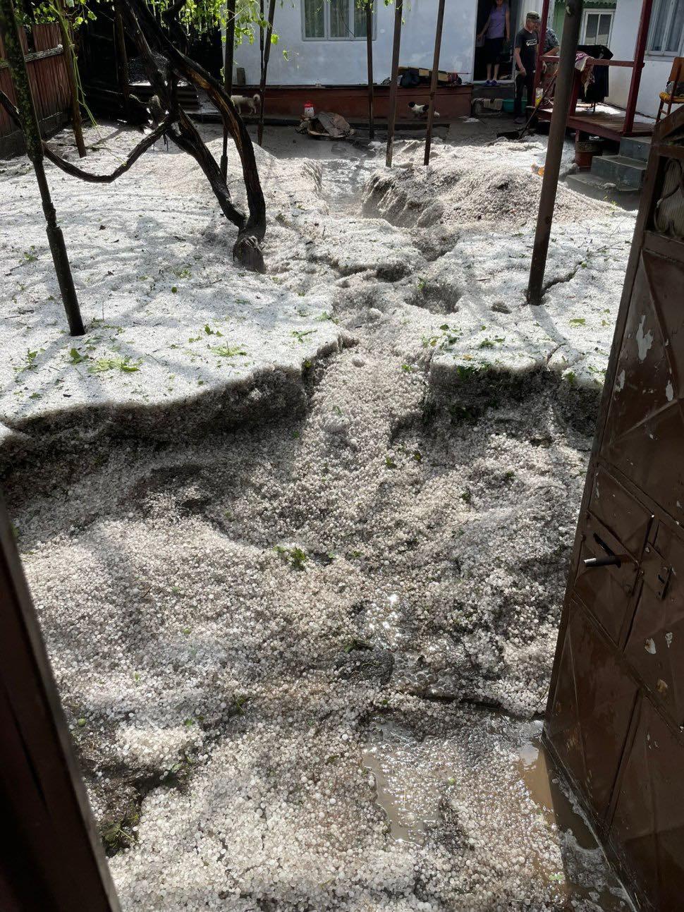 Nori cu aspect de tornadă în județul Suceava. Imagini cu dezastrul lăsat în urmă de Codul roșu de grindină și vijelii 907133