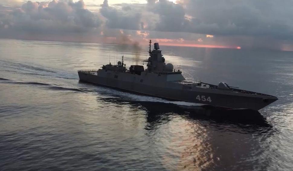 Rusia se laudă că a trecut cu o fregată și un submarin nuclear la mai puțin de 50 de kilometri de coastele SUA. Navele au ajuns la Havana 907190