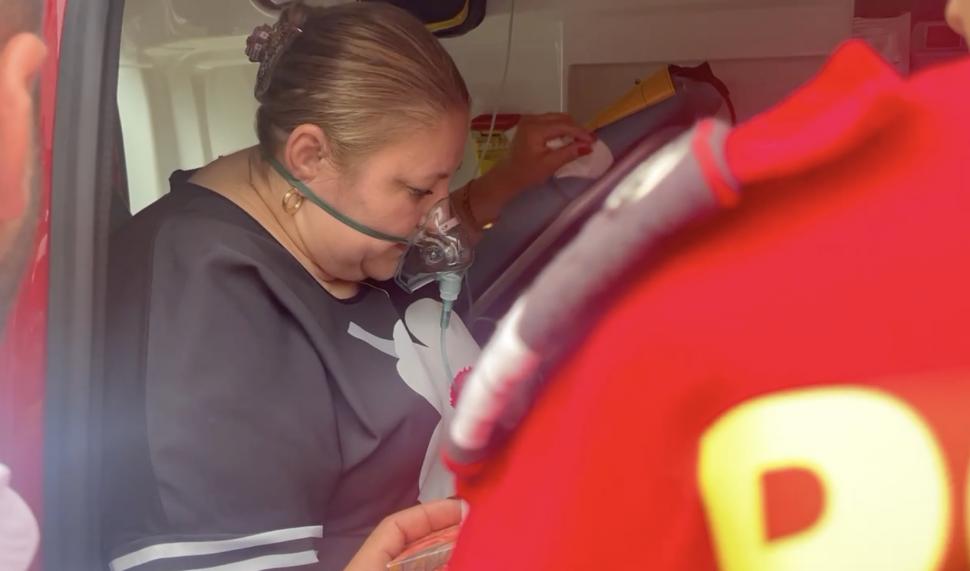 Șoșoacă a făcut scandal și s-a îmbrâncit cu jandarmii, la sediul unde sunt depozitate buletinele de vot. I s-a făcut rău și a chemat salvarea 907178