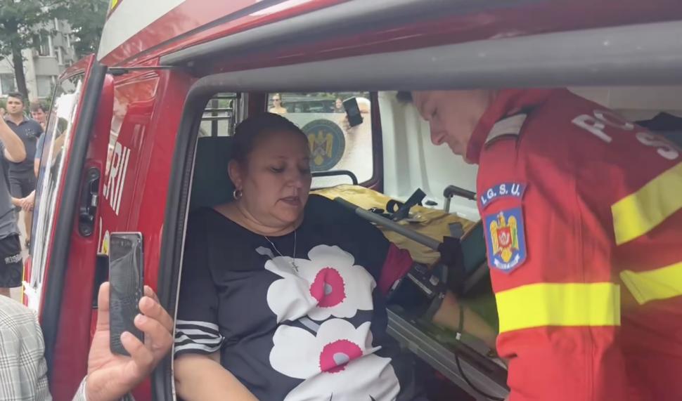 Șoșoacă a făcut scandal și s-a îmbrâncit cu jandarmii, la sediul unde sunt depozitate buletinele de vot. I s-a făcut rău și a chemat salvarea 907180