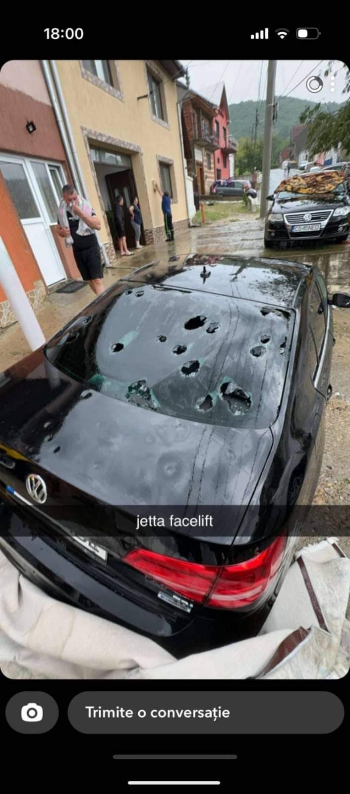 Imagini cu dezastrul lăsat în urmă de codul roşu de vijelii. Au fost rafale de peste 100 de km/h. Zeci de acoperişuri smulse şi maşini avariate 907450