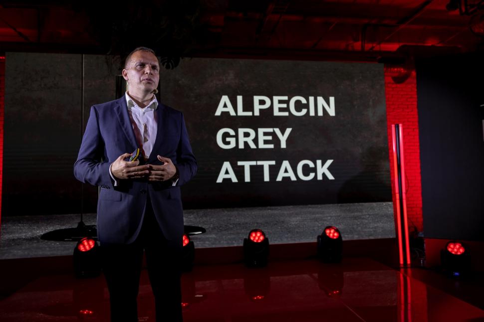 Șamponul anti-încărunțire cu efect de repigmentare 907366